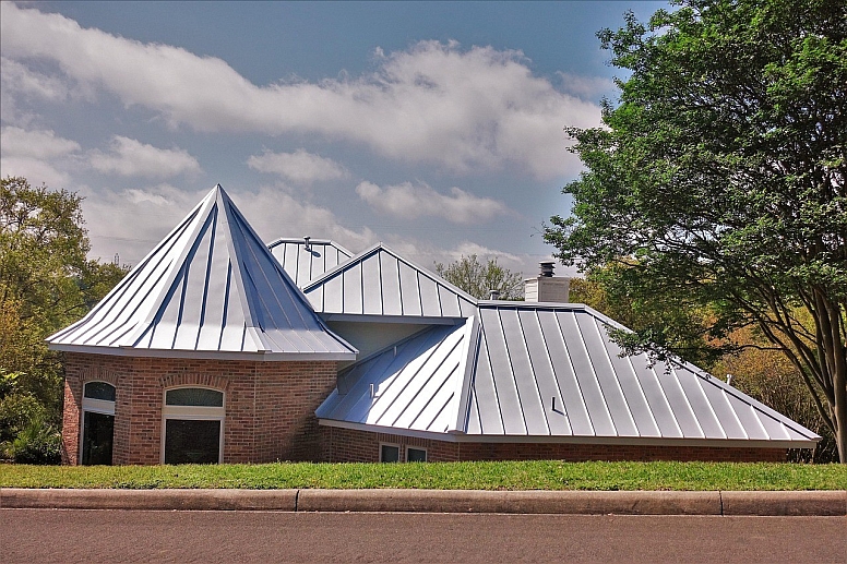 why do homeowners love the benefits of a metal roof