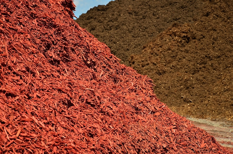 Buying Landscaping Materials In Bulk Choosing Mulch Mound
