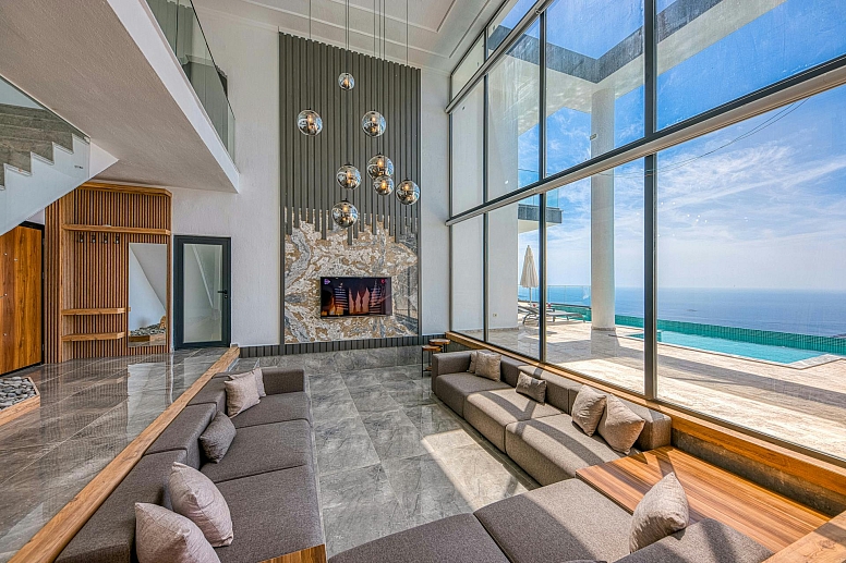 Luxury Seaside Villa With Modern Interior Design